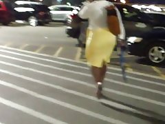 Gjerë hips, milf të shtrënguar të verdhë skaj..